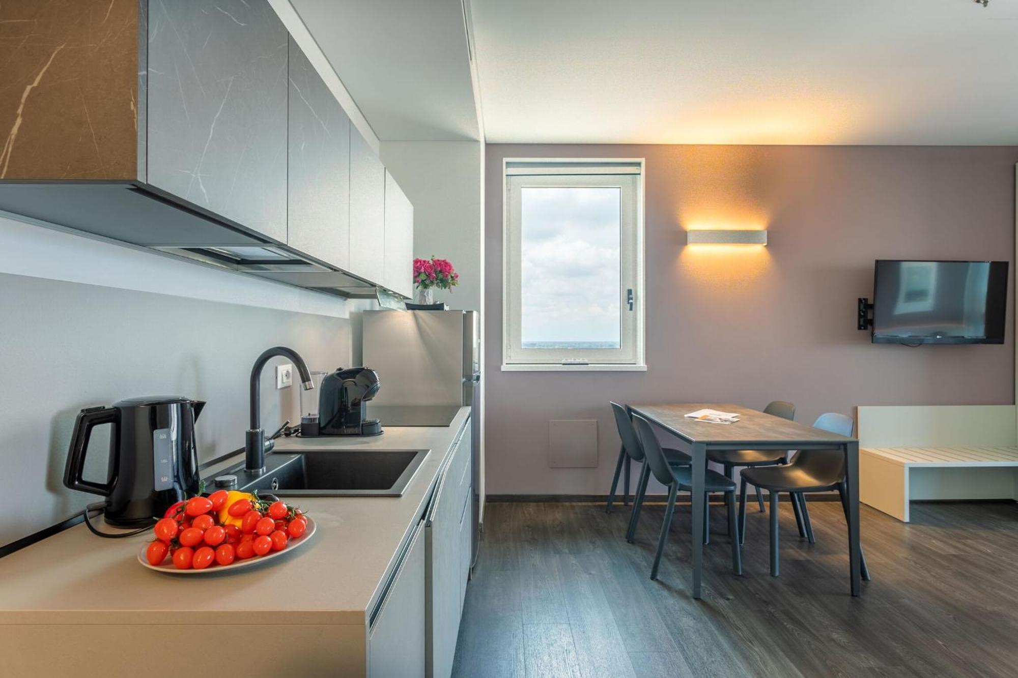 Htm Venice Suite By Halldis Местре Екстериор снимка