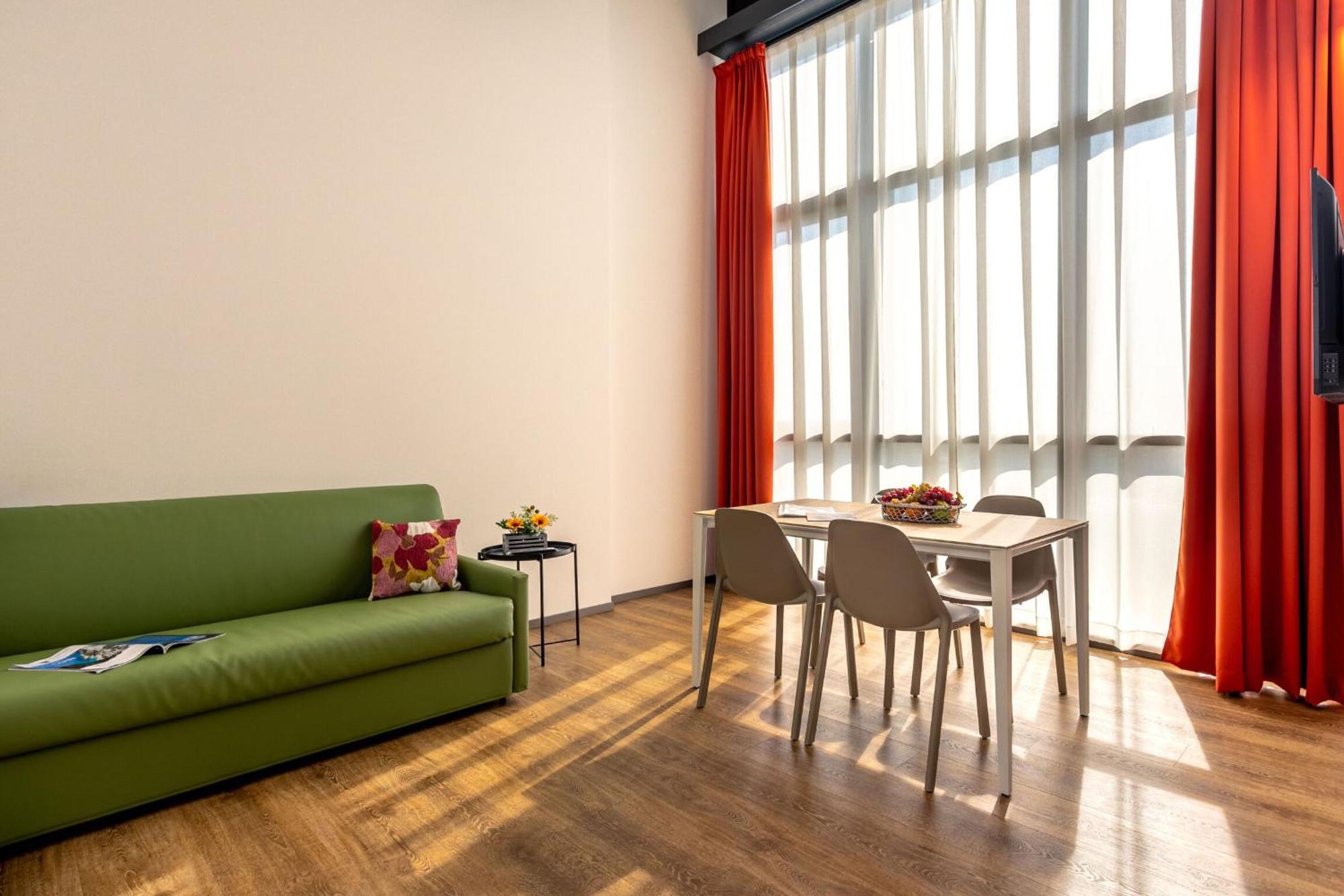 Htm Venice Suite By Halldis Местре Екстериор снимка