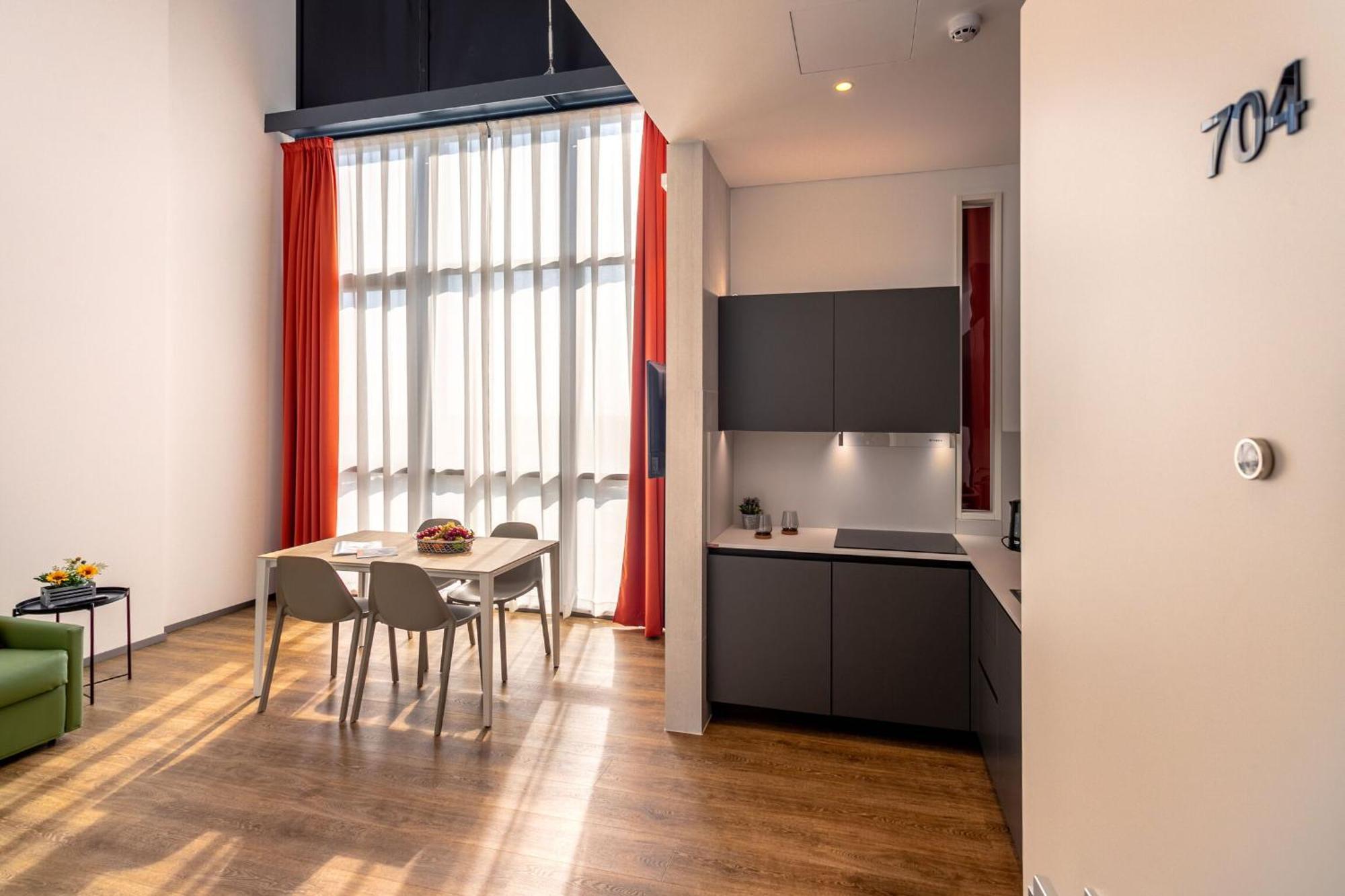 Htm Venice Suite By Halldis Местре Екстериор снимка